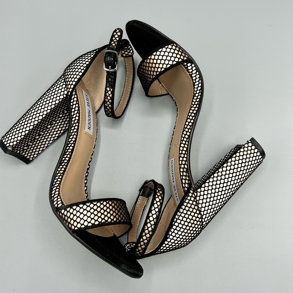 Steve Madden Carrson cream & black sandal heels
